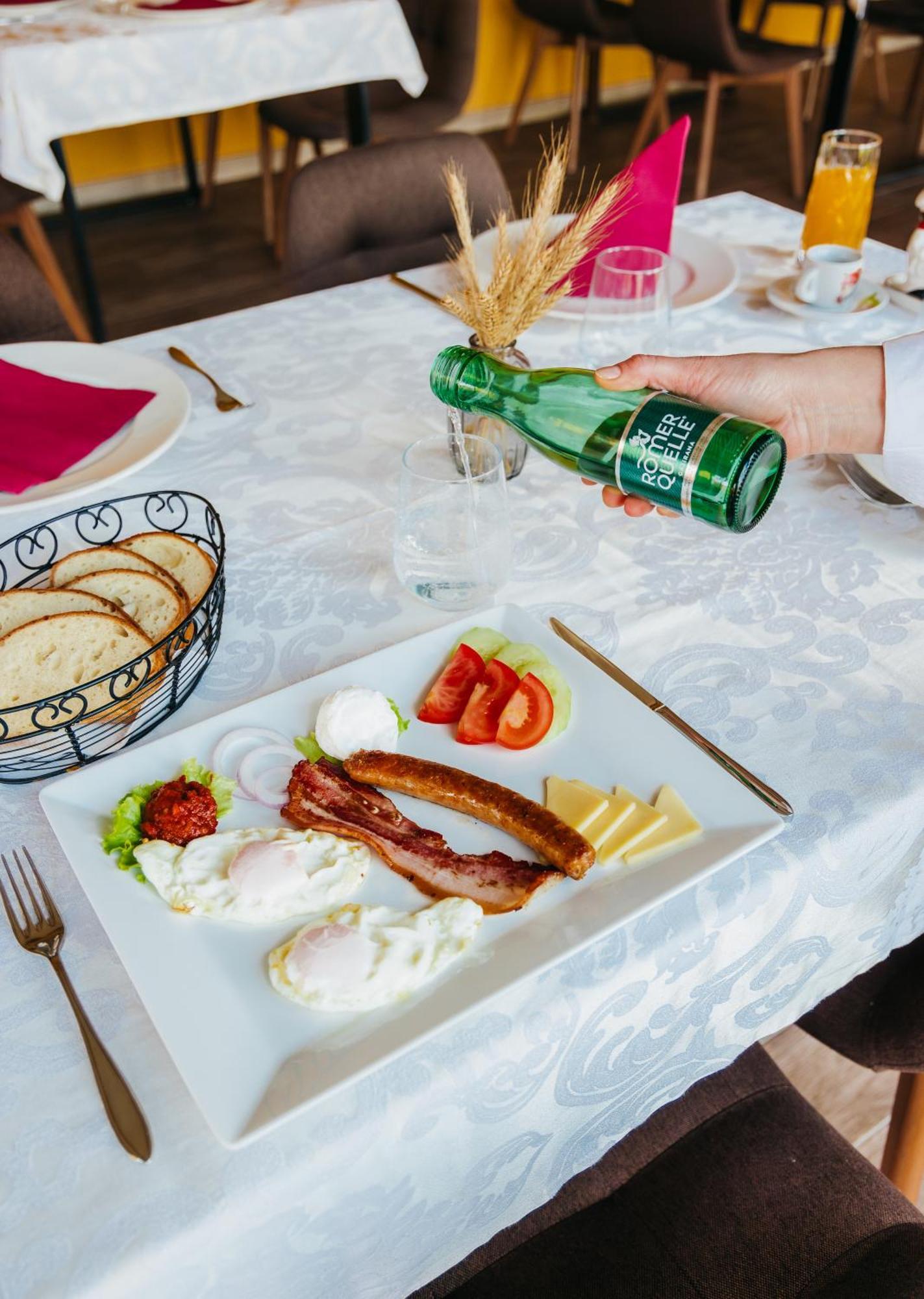 Pansion Mihica Dvori Hotel Babina Greda Ngoại thất bức ảnh