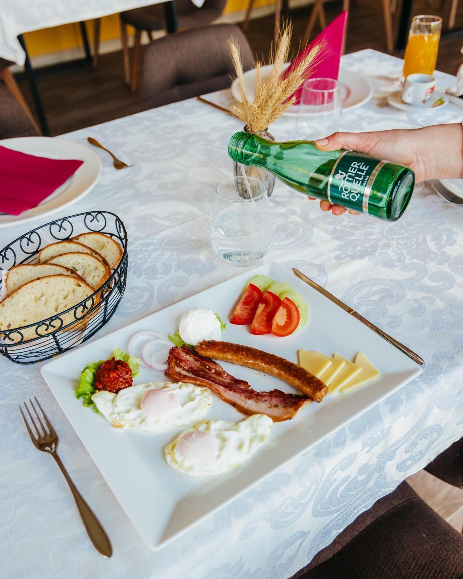 Pansion Mihica Dvori Hotel Babina Greda Ngoại thất bức ảnh