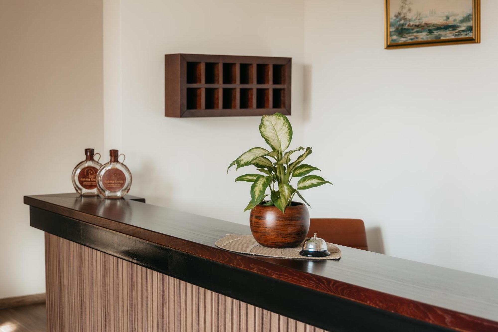 Pansion Mihica Dvori Hotel Babina Greda Ngoại thất bức ảnh