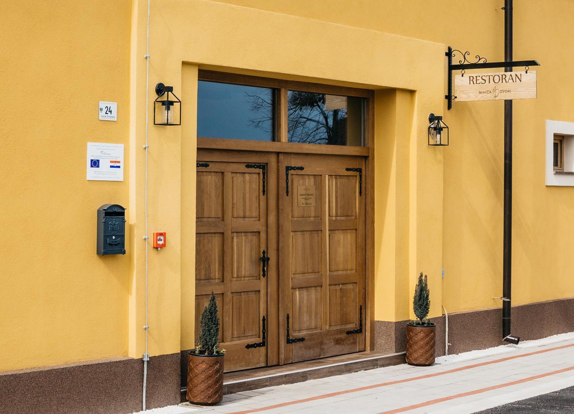 Pansion Mihica Dvori Hotel Babina Greda Ngoại thất bức ảnh
